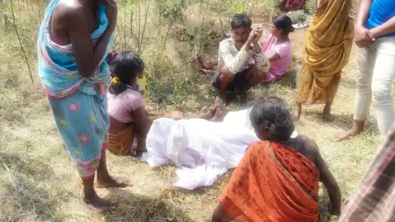खेत से काम करके लौटी मां का उजड़ गया संसार, दो बच्चे का हाल देखकर हुई बेहोश, जांच की उठी मांग ⑅ खेत से काम करके लौटी मां का उजड़ गया संसार, दो बच्चे का हाल देखकर हुई बेहोश, जांच की उठी मांग ⑅