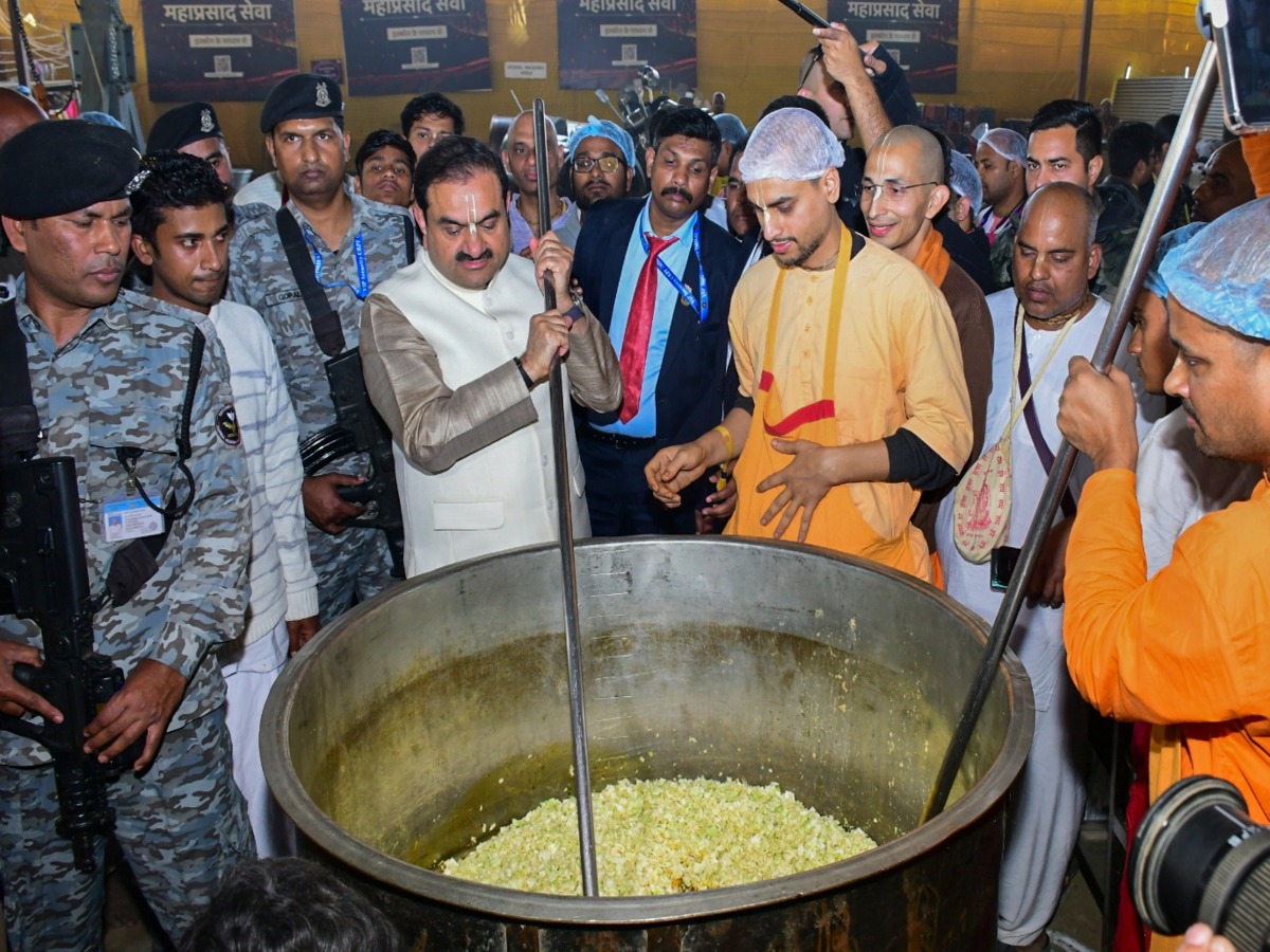 जगन्नाथ रथ यात्रा 2025: गौतम अडानी ने ‘सेवा ही साधना है’ की भावना के साथ आध्यात्मिक यात्रा शुरू की - Photo Gallery