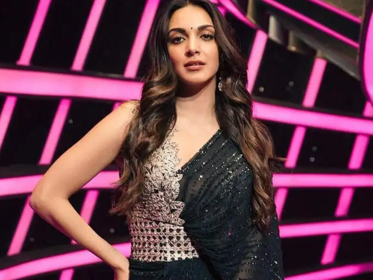 कियारा आडवाणी की हॉट, सिज़लिंग और बोल्ड तस्वीरें — इन एलीगेंट और सेक्सी लुक्स में वह खूबसूरती की जीती-जागती मिसाल लग रही हैं। उनकी हर तस्वीर में ग्लैमर, ग्रेस और अट्रैक्शन का परफेक्ट कॉम्बिनेशन देखने - Photo Gallery