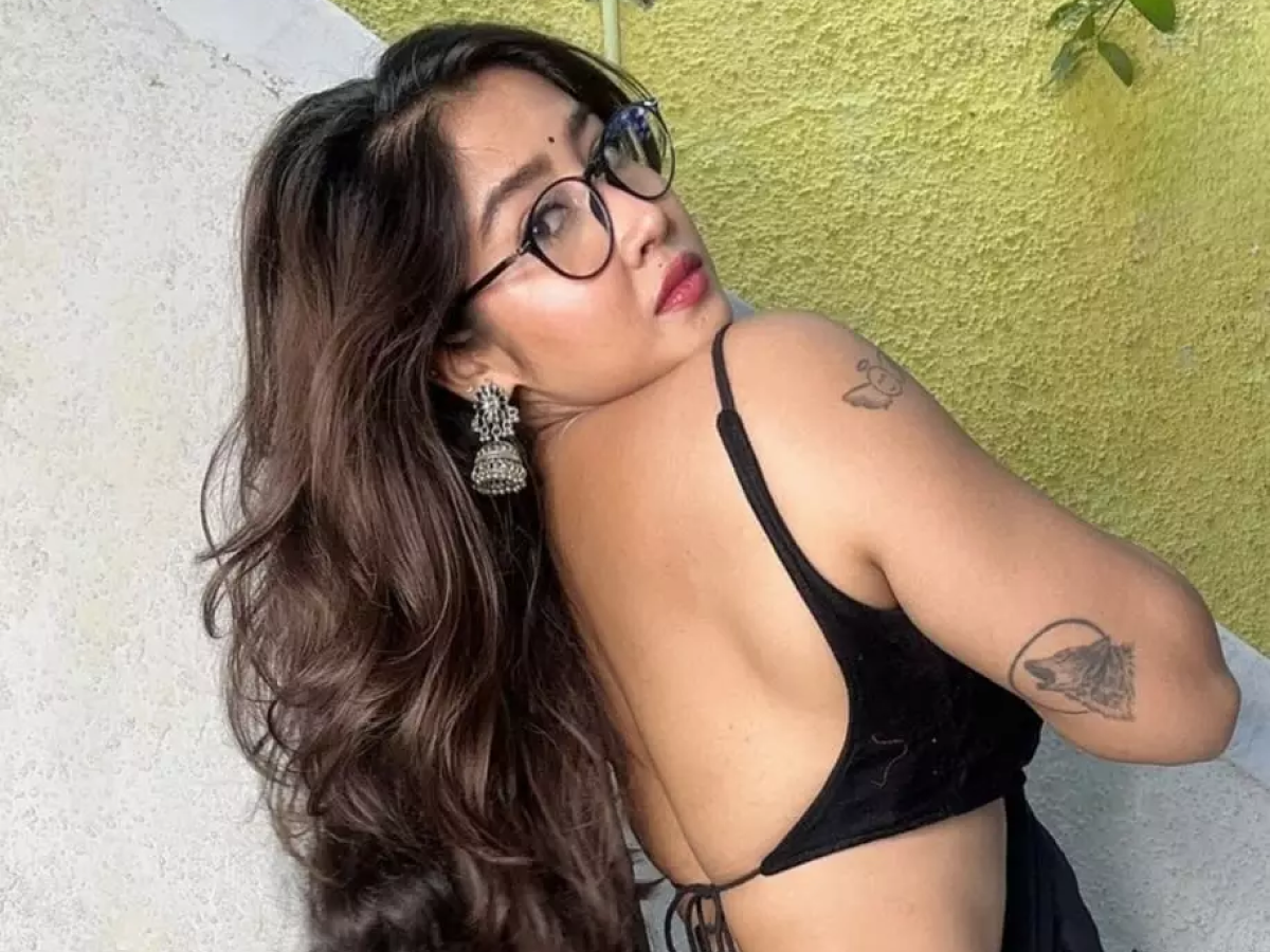 सोफिया अंसारी का हॉट और सेक्सी फोटोशूट – अपनी बोल्ड अदाओं से उन्होंने तापमान बढ़ा दिया है। इन तस्वीरों में उनका ग्लैमरस और सिज़लिंग लुक हर किसी का ध्यान खींच रहा है। तस्वीरें यहां देखें। - Photo Gallery