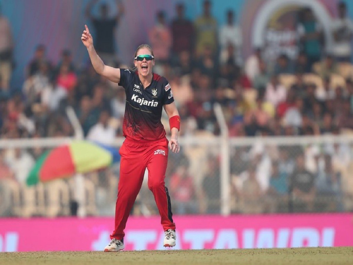 Women Cricketers With 100s in Test, ODI, T20: तीनों प्रारूपों में शतक लगाने वाली स्मृति मंधाना का धमाका, जानें पूरी लिस्ट - Photo Gallery