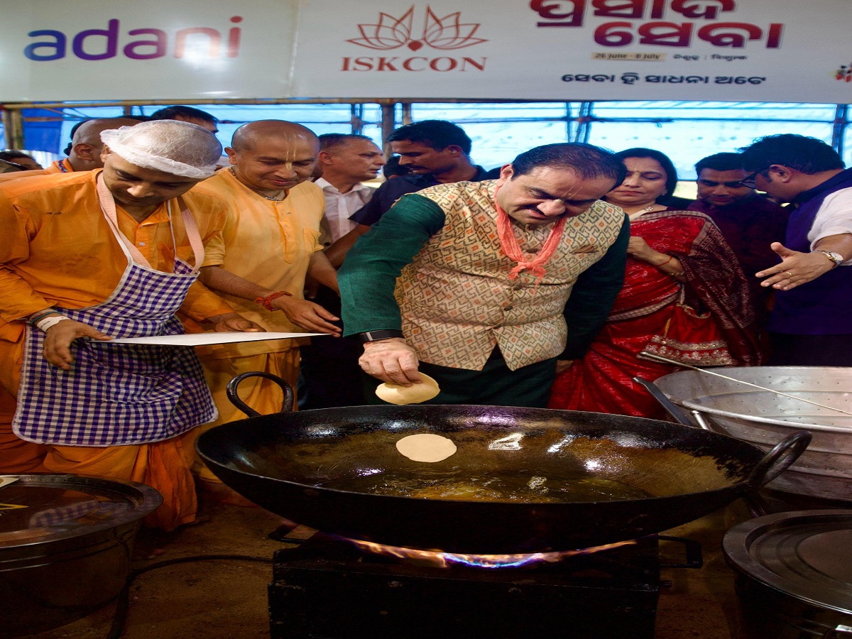 JAGANNATH RATH YATRA: महाकुंभ के बाद अडानी ग्रुप ने पुरी में भी शुरू की प्रसाद सेवा - Photo Gallery