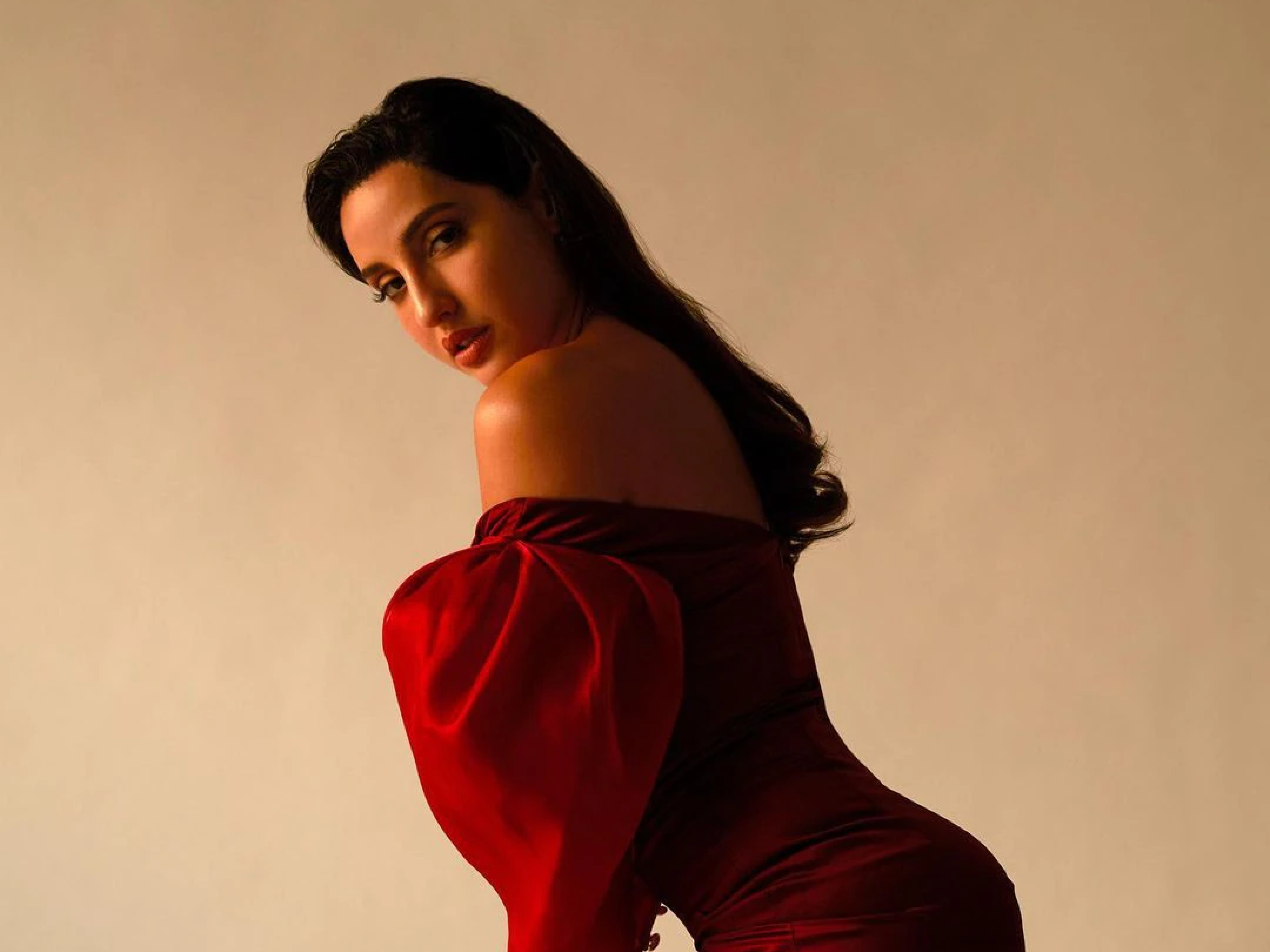 नोरा फतेही की बोल्ड सेक्सी और हॉट तस्वीरें  नोरा फतेही की इन अद्भुत तस्वीरों में हॉटनेस का अतिशय उजागर है, देखें उनका सबसे कामुक रूप। - Photo Gallery