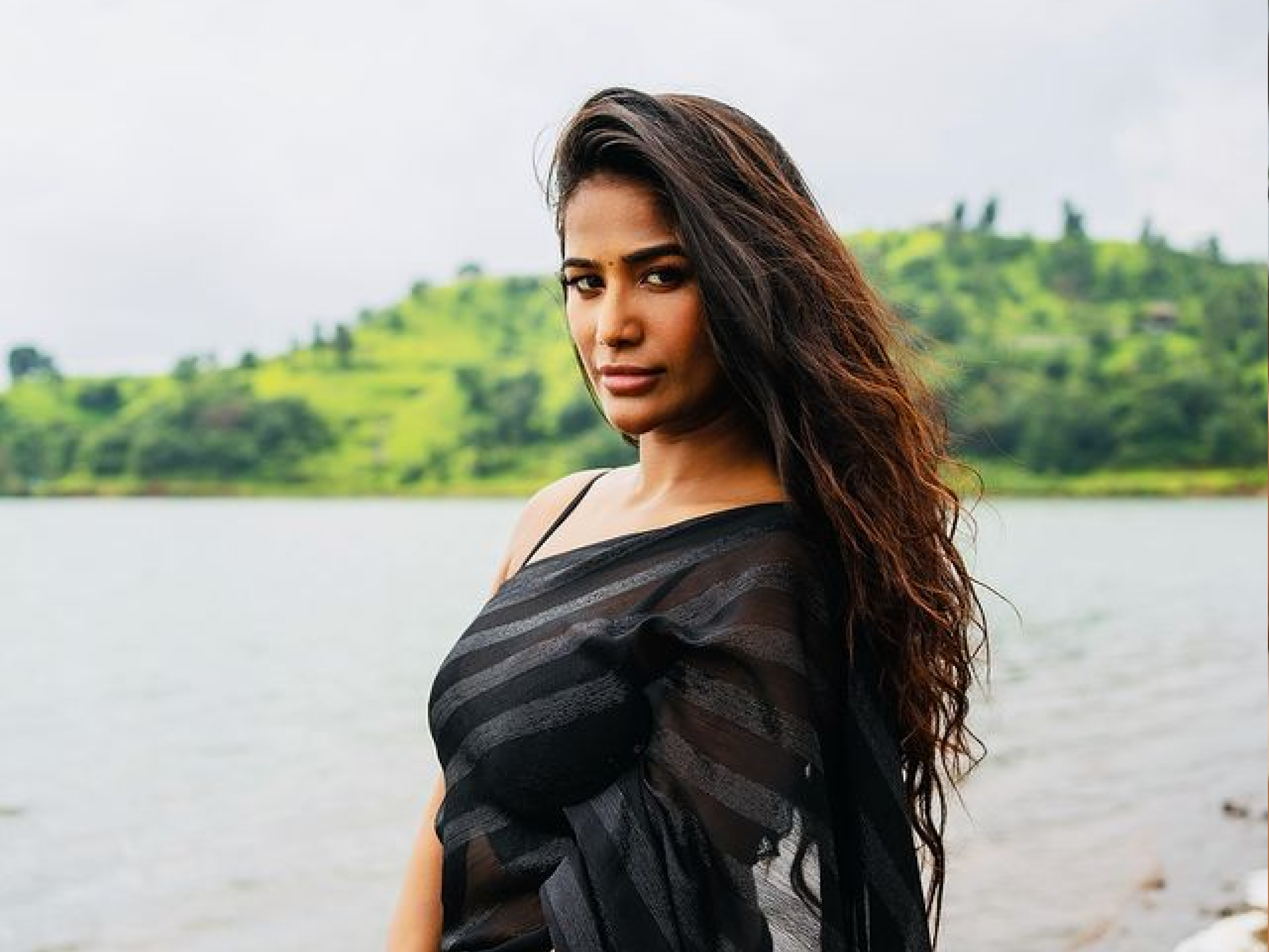 पूनम पांडे की बोल्ड और हॉट तस्वीरें: हर अंदाज़ में दिखा उनका सेक्सी अवतार, देखें ग्लैमरस लुक्स - Photo Gallery