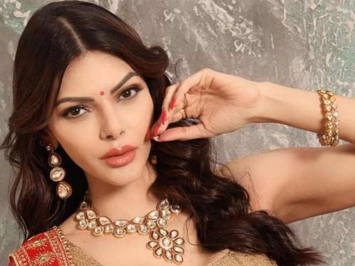 शर्लिन चोपड़ा की बोल्ड और हॉट तस्वीरें: इन सेक्सी लुक्स में बढ़ाया इंटरनेट का तापमान - Photo Gallery