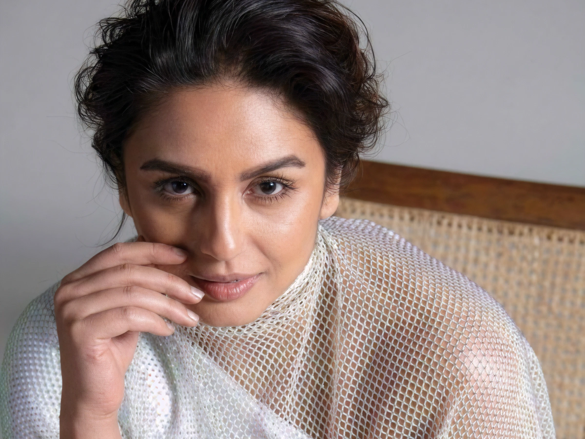 हुमा कुरैशी की सेक्सी हॉट तस्वीरें बॉडी पॉजिटिविटी का जश्न मनाती हैं बोल्ड तस्वीरें - Photo Gallery