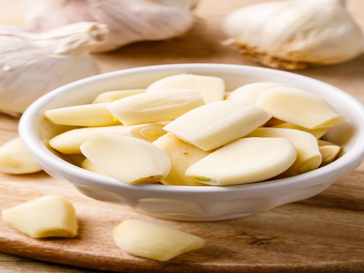 Benefits of eating garlic on an empty stomach: खाली पेट लहसुन खाने के फायदे आपको जरूर जानने चाहिए - Photo Gallery