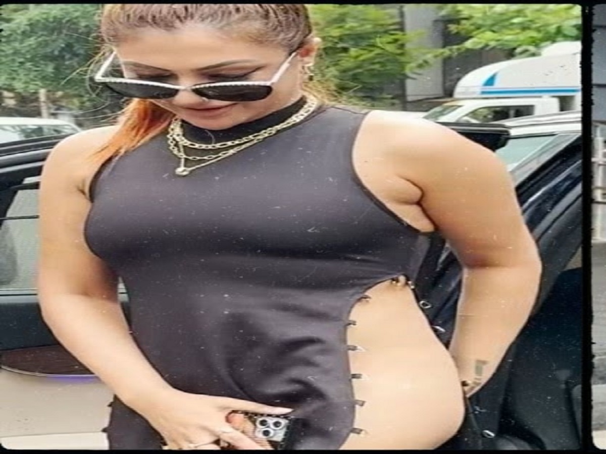 Khushi Mukherjee Bold Pics: सोशल मीडिया पर आग की तरह फैल रही है खुशी मुखर्जी की ये तस्वीरें - Photo Gallery