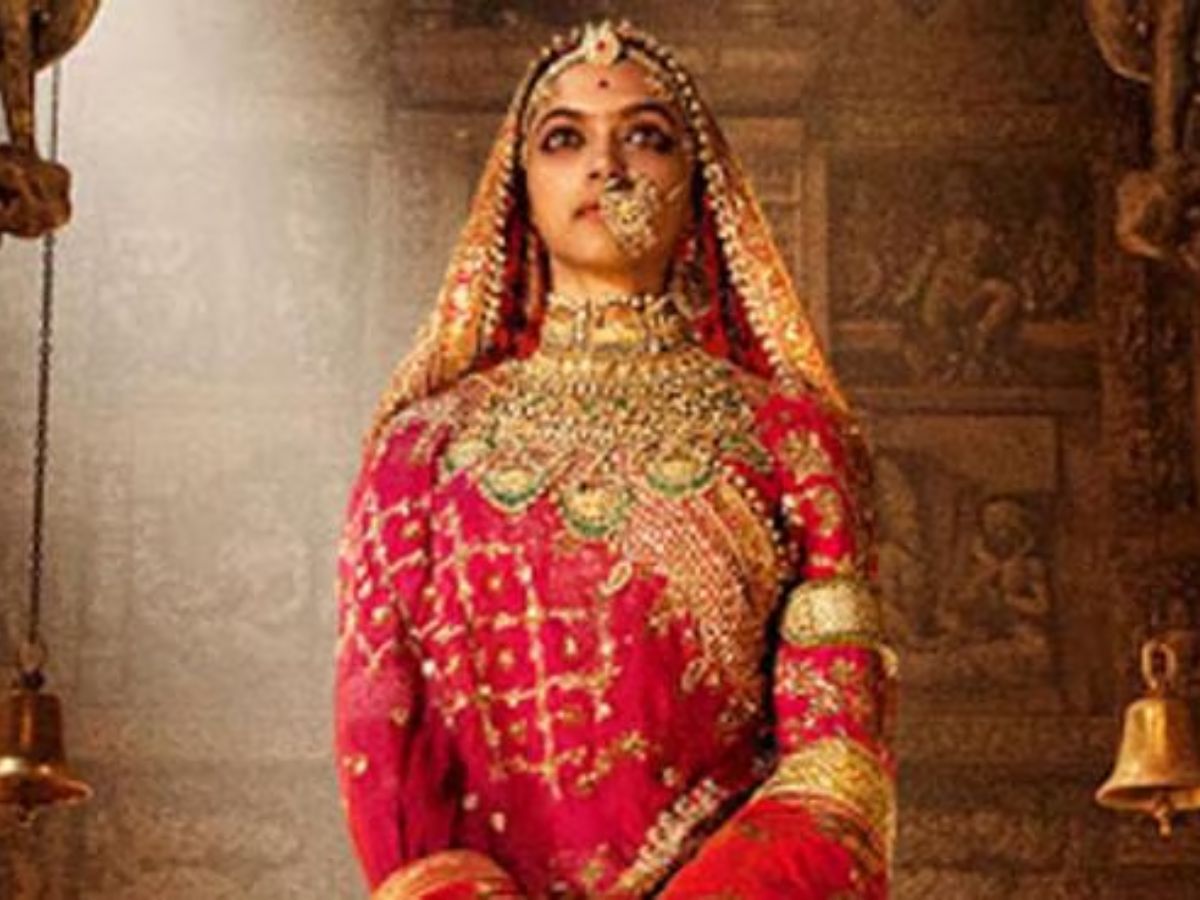 Bollywood expensive outfits: ये है कुछ बॉलीवुड फिल्में जिन में पहनी गई सबसे महंगी कॉस्ट्यूम और ज्वेलरी । - Photo Gallery