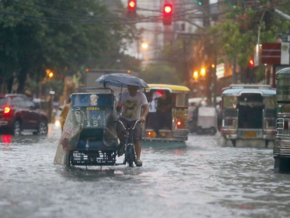Rajasthan Weather: मानसून के चलते राजस्थान में प्रलय आने की संभावना! भयंकर बारिश देख मौसम विभाग ने दिया रेड अलर्ट - Photo Gallery