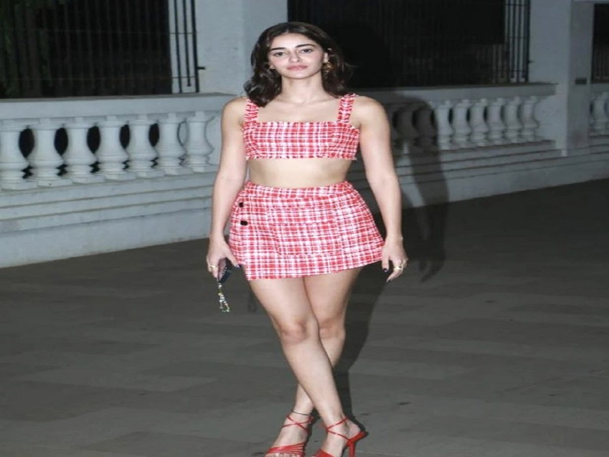 7 Ananya Panday-inspired red date night looks: 7 अनन्या पांडे से प्रेरित रेड डेट नाइट लुक - Photo Gallery