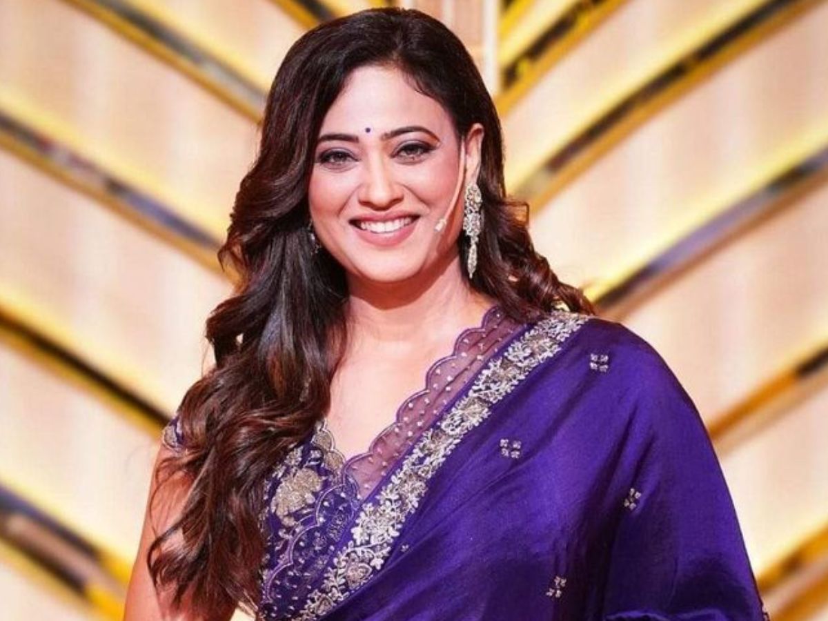 Shweta Tiwari Sikncare Routine: अगर आप भी श्वेता तिवारी जैसी खूबसूरत स्किन पाना चाहते हैं, तो अपना लें ये टिप्स - Photo Gallery