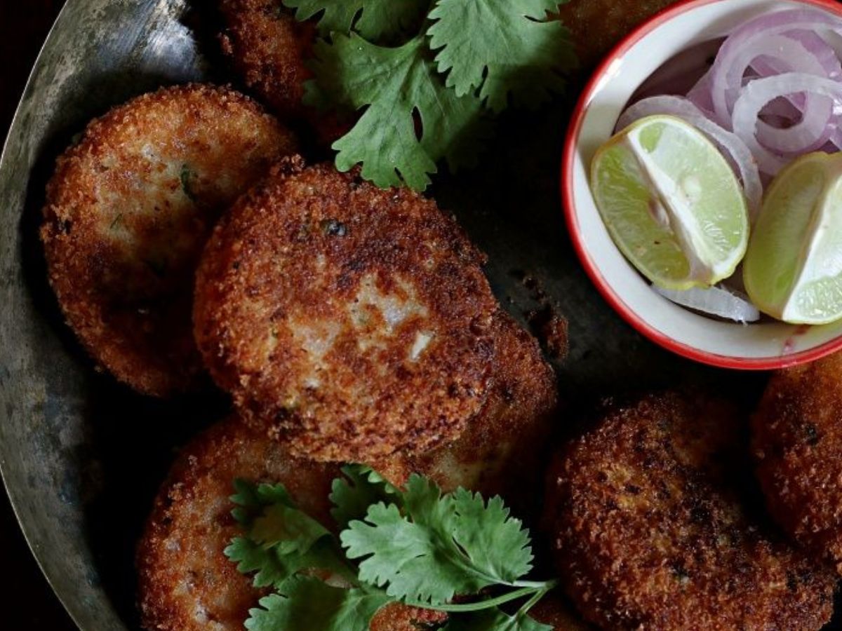 घर पर इस तरीके से बनाएं स्ट्रीट स्टाइल मसालेदार छोले टिक्की - Photo Gallery