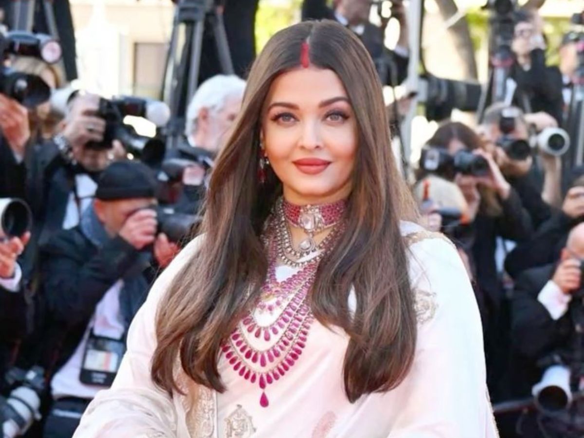 नीना गुप्ता से लेकर ऐश्वर्या राय तक बॉलीवुड की ये हसीनाएं देती है उम्र को मात - Photo Gallery