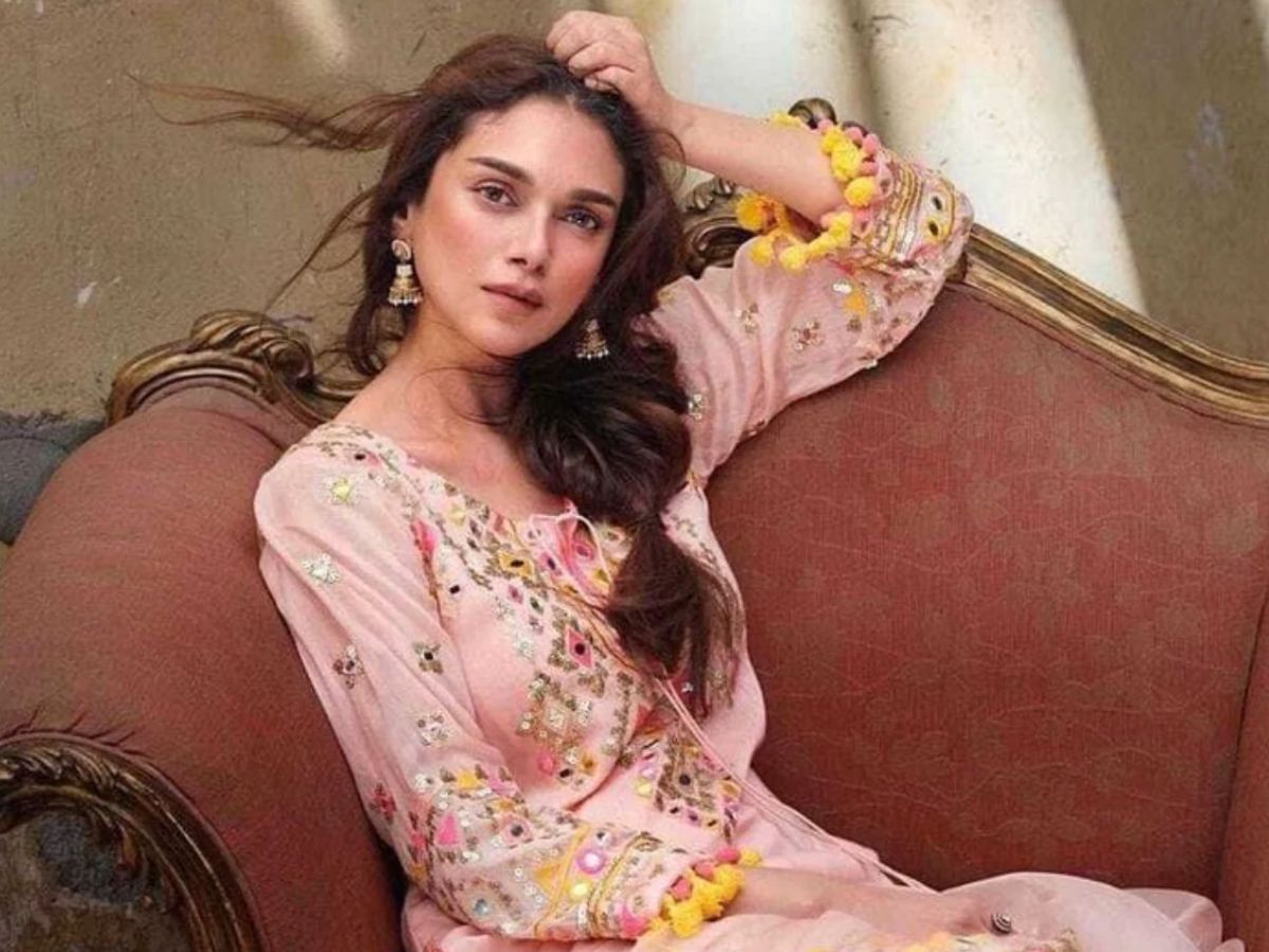 Rakhi special: रक्षाबंधन लुक को बनाएं खास, ट्राय करें ये सेलेब-इंस्पायर्ड हेयरस्टाइल्स - Photo Gallery