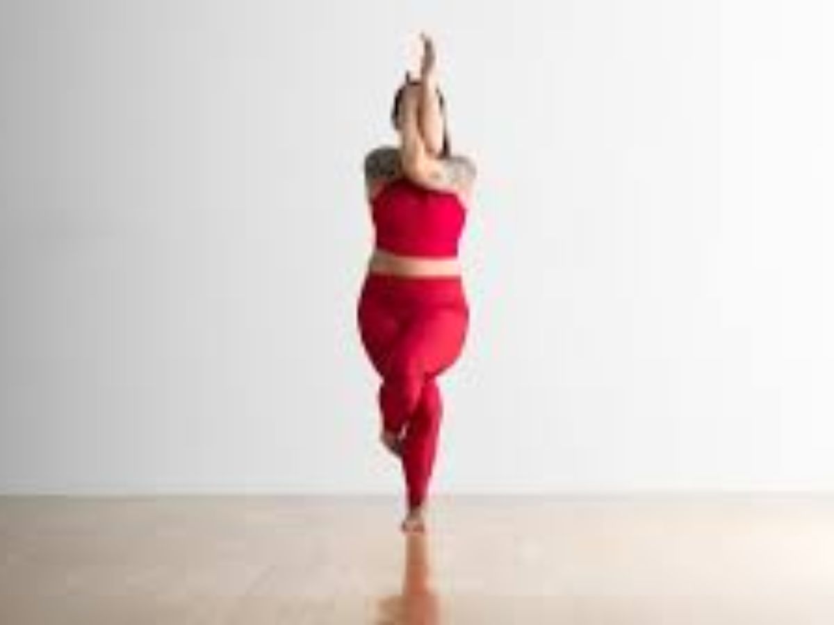 सुबह के 6 योगासन जो आपके मन को शांत और दिमाग को तेज़ करेंगे - Photo Gallery