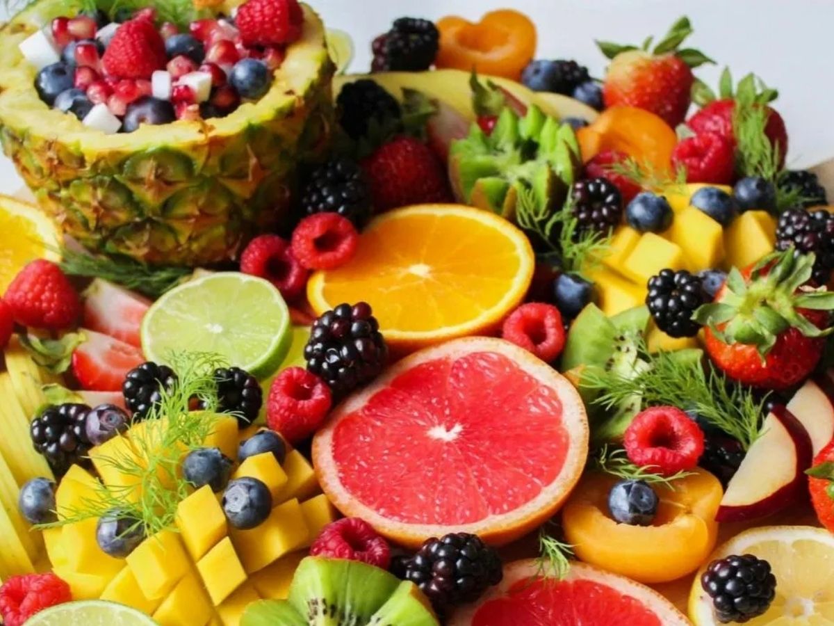 सावधान! दूध के साथ इन चीज़ों का सेवन कर सकता है शरीर को बीमार - Photo Gallery