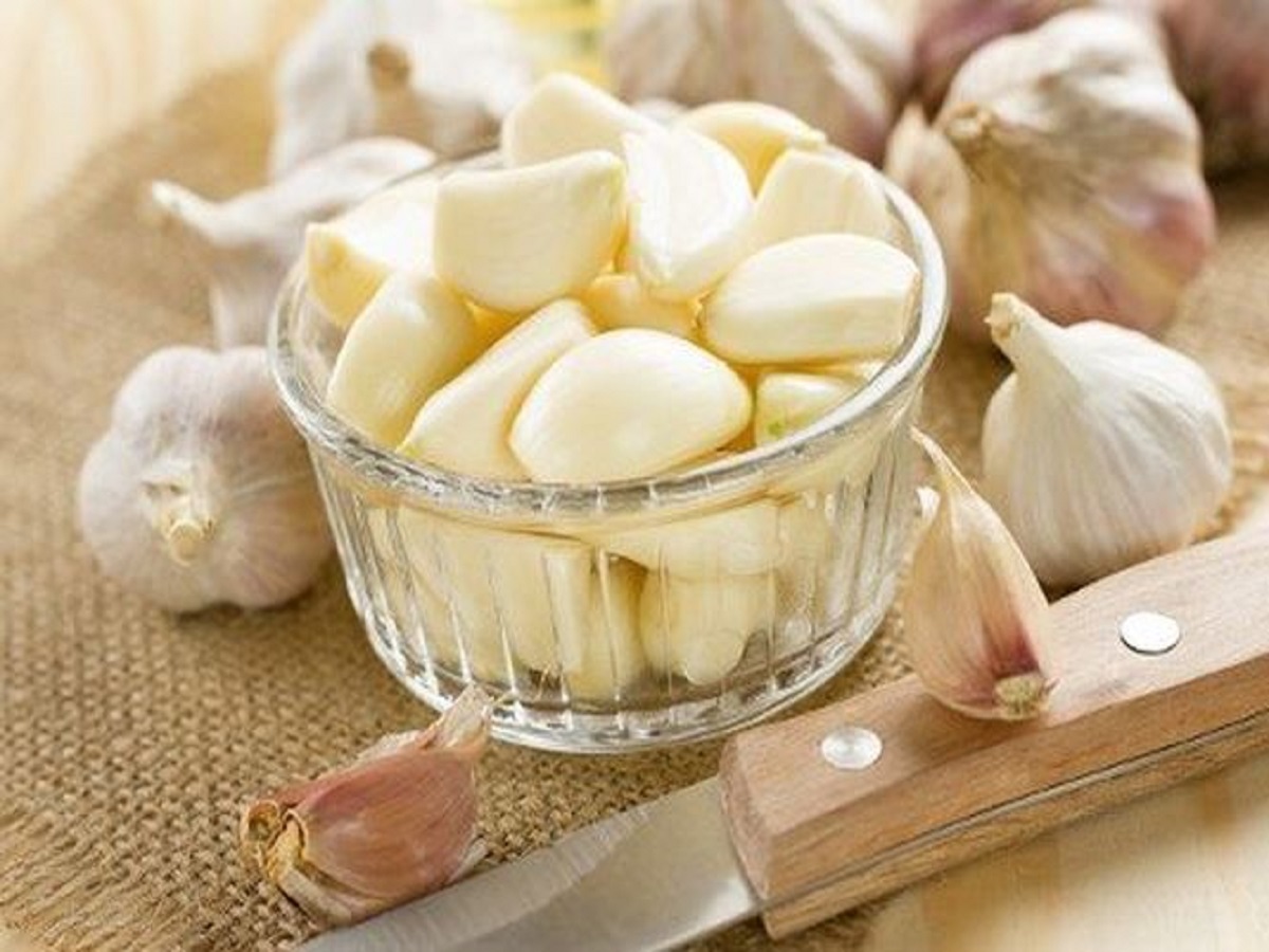 7 Tips to Rid of Dandruff And Itchy Scalp Naturally: अगर आप भी हैं डैंड्रफ से परेशान तो लगा लीजिए 7 चीजें मिल जायेगी - Photo Gallery