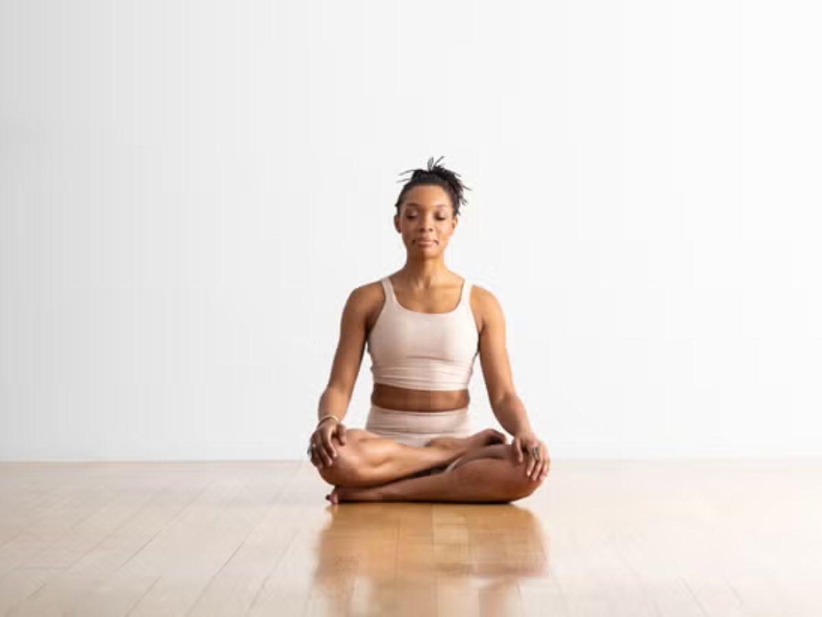 सुबह के 6 योगासन जो आपके मन को शांत और दिमाग को तेज़ करेंगे - Photo Gallery