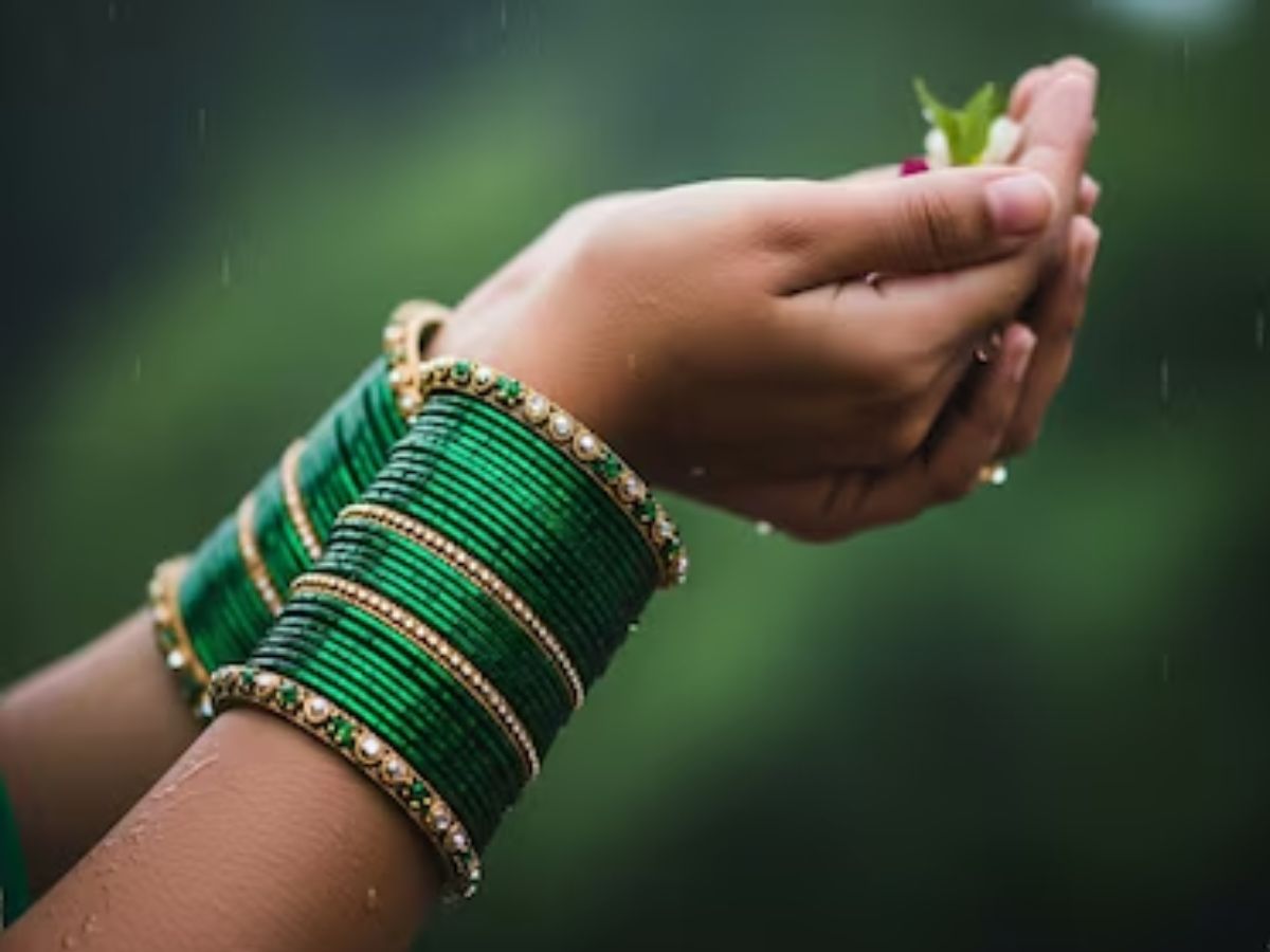 Sawan और Hariyali teej में क्यों माना जाता है महिलाओं का हरि चूड़ियाँ पहनना शुभ? - Photo Gallery