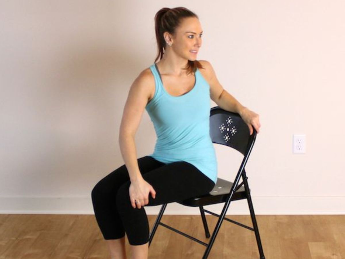 7 Stretches Can Fix Your Problem: अगर ऑफिस की कुर्सी पर बैठकर अकड़ जाता है आपका भी  शरीर तो ट्राइ करे ये स्ट्रेंचिंग एक्सरसाइज - Photo Gallery