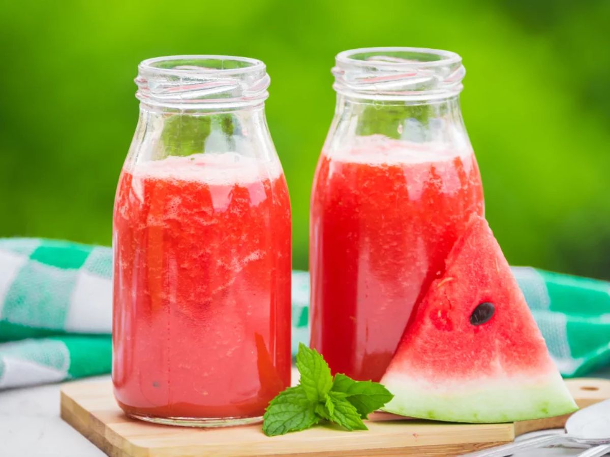 सावधान! दूध के साथ इन चीज़ों का सेवन कर सकता है आपकी सेहत बर्बाद - Photo Gallery