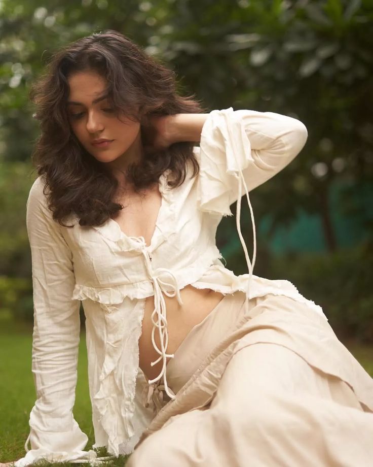 अगर आप भी अनीत पड्डा की तरह बनना चाहते हैं, तो ट्राय करें ये खास फैशन टिप्स - Photo Gallery