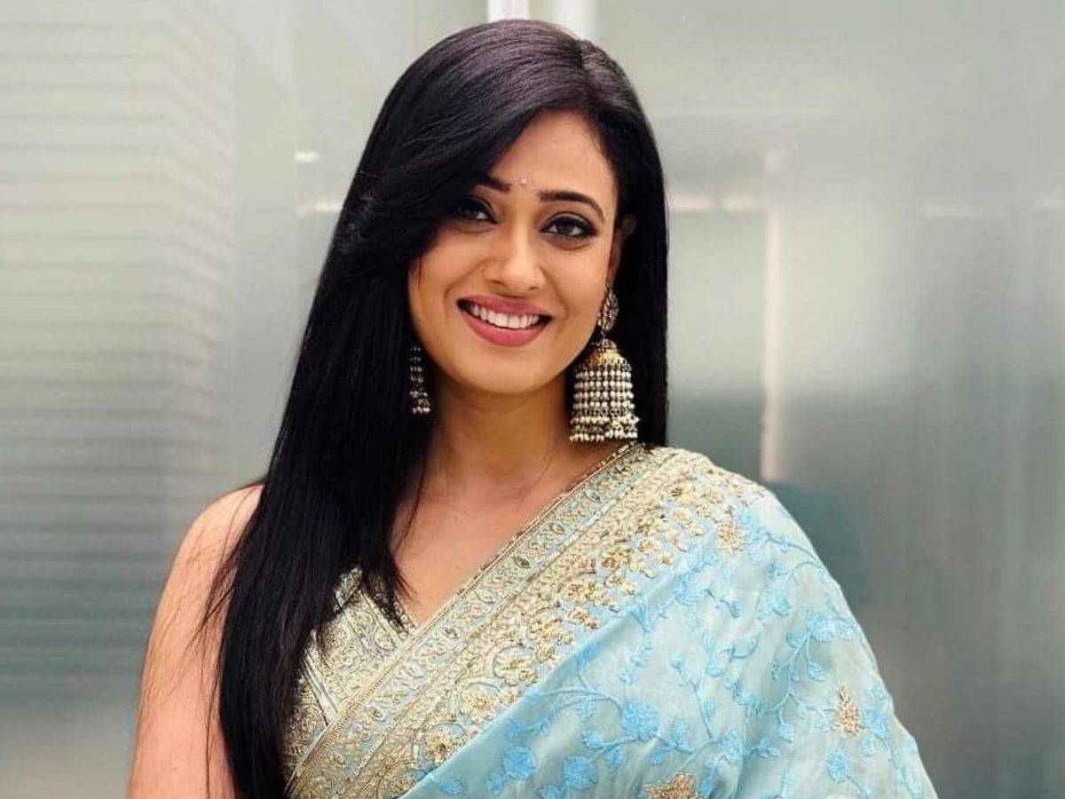 Shweta Tiwari Sikncare Routine: अगर आप भी श्वेता तिवारी जैसी खूबसूरत स्किन पाना चाहते हैं, तो अपना लें ये टिप्स - Photo Gallery