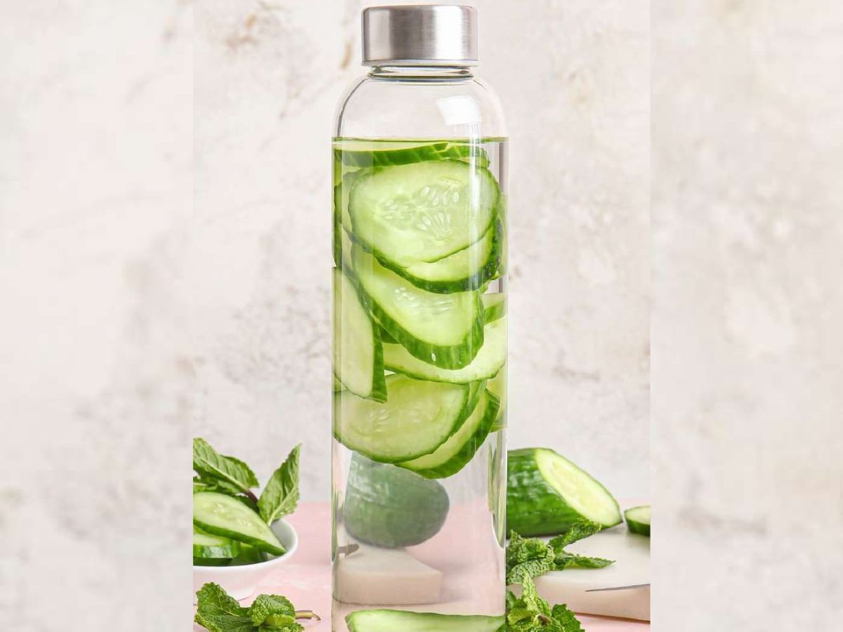 सावधान! दूध के साथ इन चीज़ों का सेवन कर सकता है आपकी सेहत बर्बाद - Photo Gallery