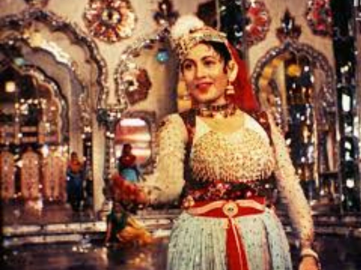 Bollywood expensive outfits: ये है कुछ बॉलीवुड फिल्में जिन में पहनी गई सबसे महंगी कॉस्ट्यूम और ज्वेलरी । - Photo Gallery