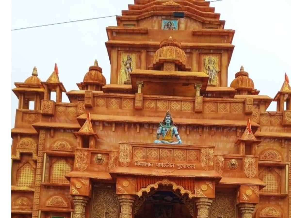 Temple Visit Rituals: मंदिर में प्रवेश से पहले इन 7 बातों का रखें खास ख्याल - Photo Gallery