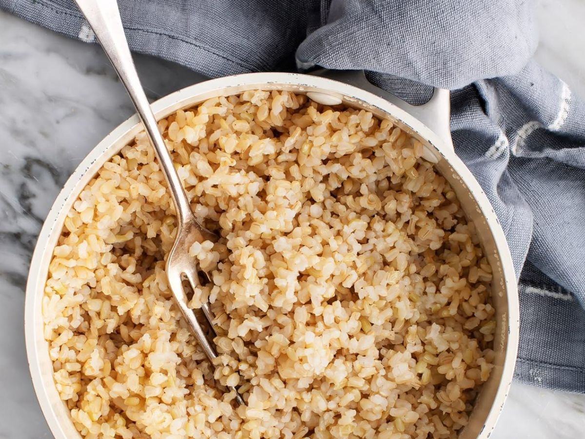 White vs brown rice: जानें सफेद चावल और ब्राउन चावल में से कौन सा चावल रखता है हमारी सेहत का ध्यान - Photo Gallery