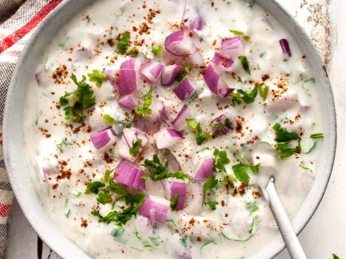 Avoid This Combo: अगर आप भी दही और प्याज को एक साथ खाते है, तो हो जाएं सावधान - Photo Gallery