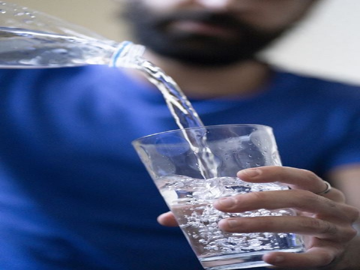 Increase Water Intake: जानें दिन भर में ज्यादा पानी पीने के जाने ये कुछ असरदार उपाय - Photo Gallery