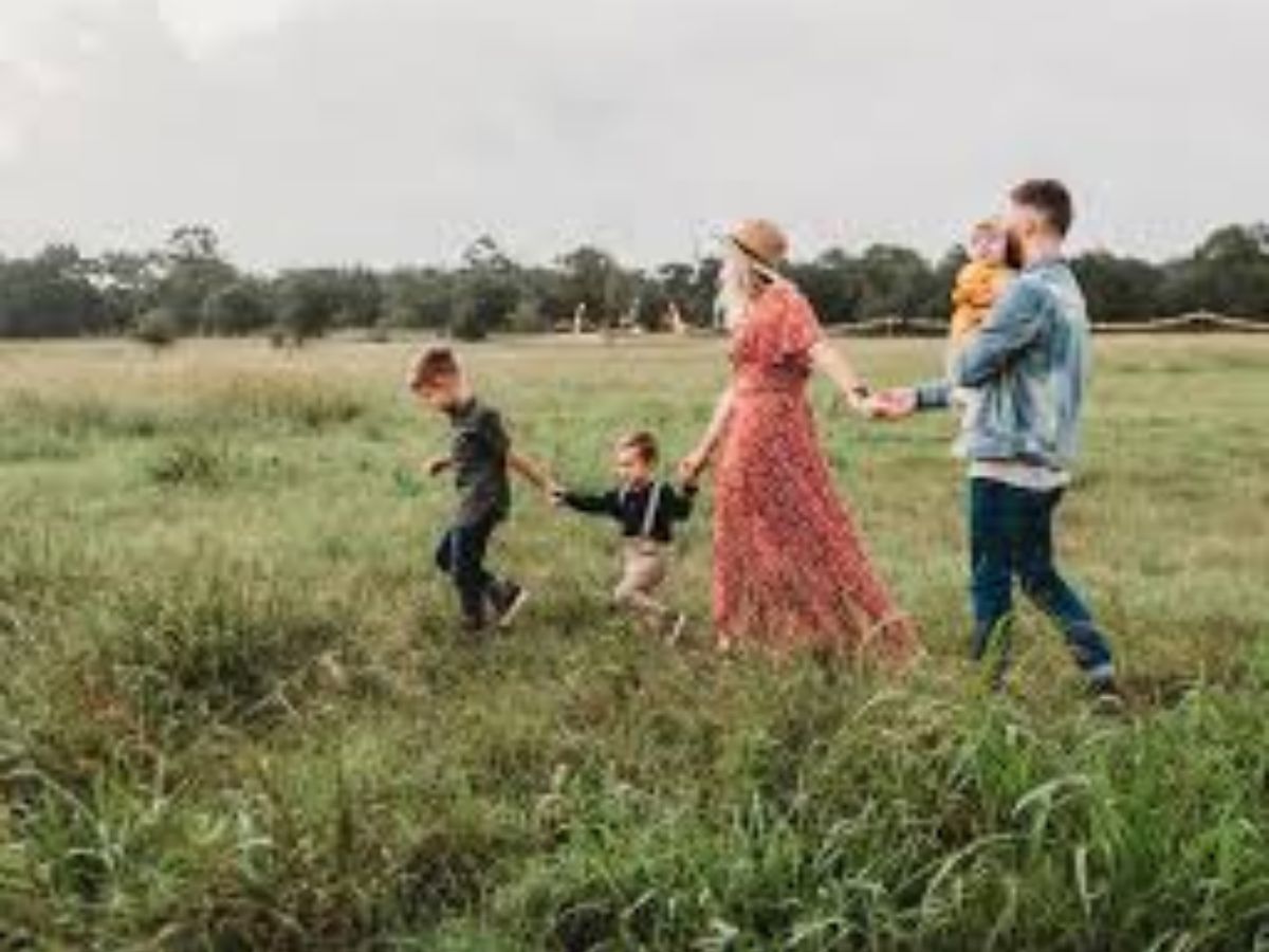 बच्चा हो गया है बड़ा ? तो उसे अपने से दूर ना सुलाए, बल्कि अपने पास सुलाने से मिलेंगे कुछ फायदा। जानिये कौनसे है वो फायदे। - Photo Gallery