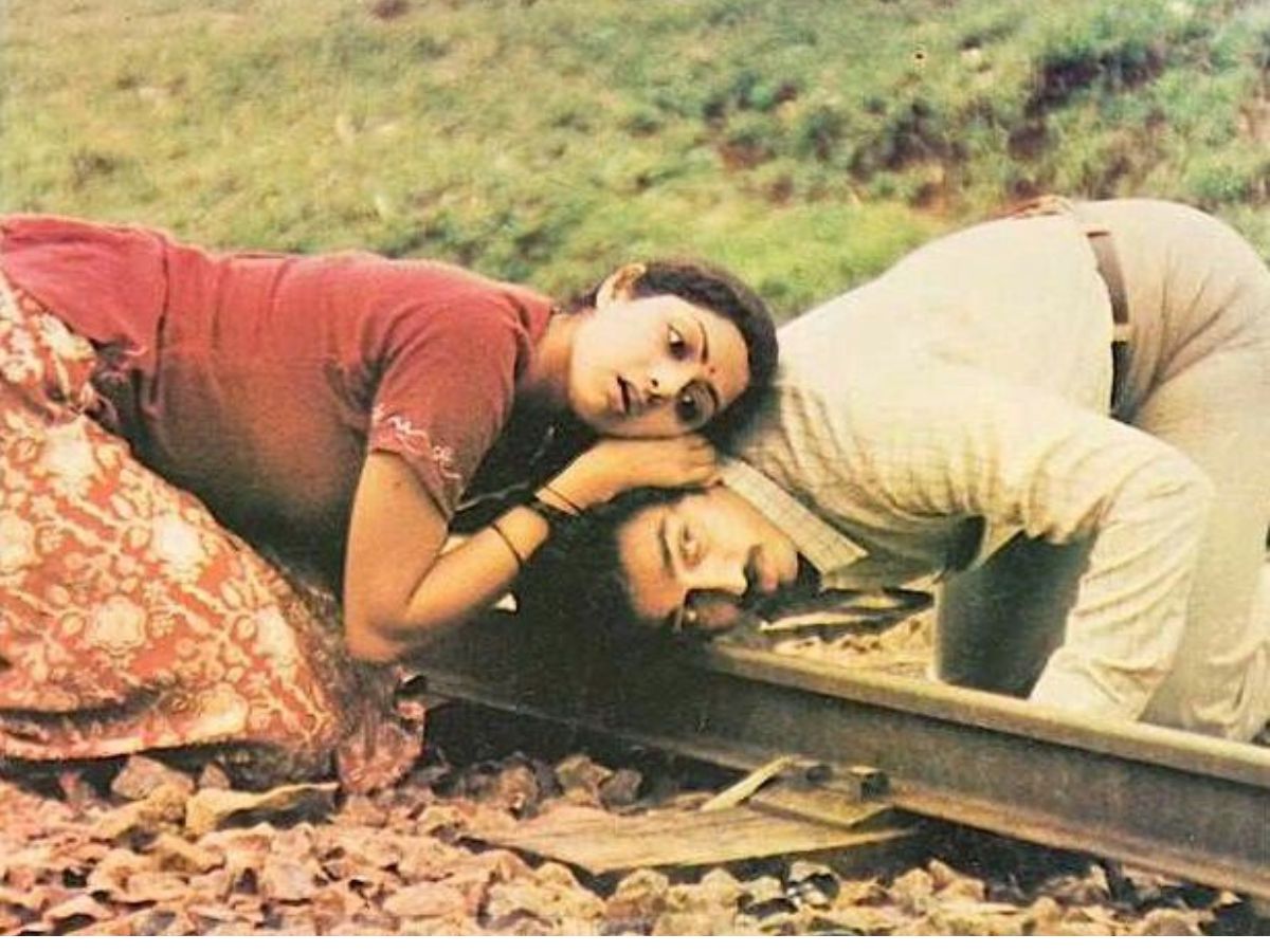 दिल को छू जाने वाले है ये कुछ, रोमांटिक बॉलीवुड फिल्में, जो आपको इमोशनल होने पर कर देंगी मजबूर । - Photo Gallery