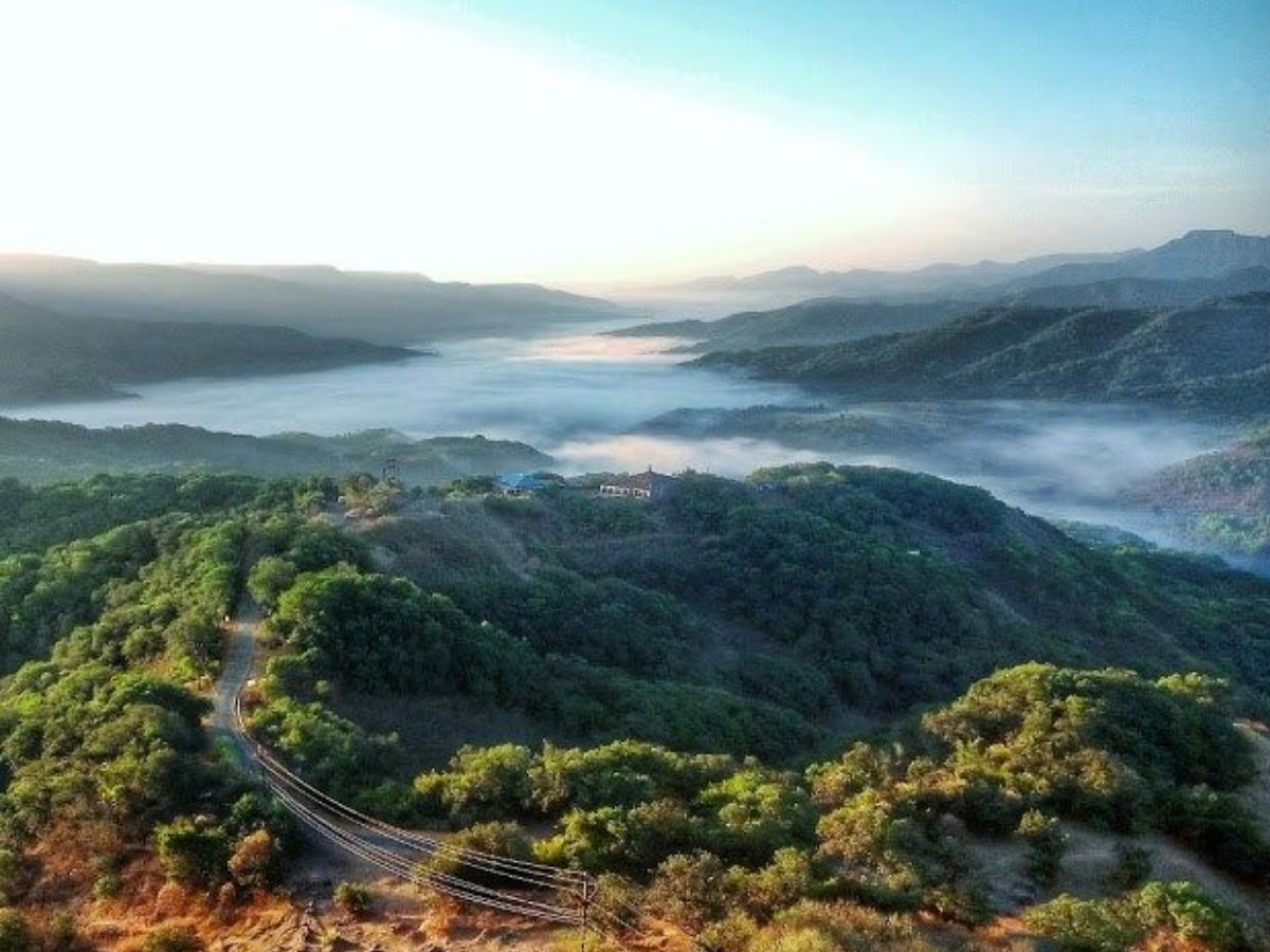 Hidden Destinations To Explore In July: अगर आप भी भीड़-भाड़ से दूर घूमने जाना चाहते है तो लिस्ट में शामिल करें ये जगह - Photo Gallery