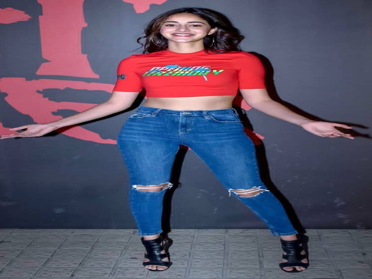 7 Ananya Panday-inspired red date night looks: 7 अनन्या पांडे से प्रेरित रेड डेट नाइट लुक - Photo Gallery