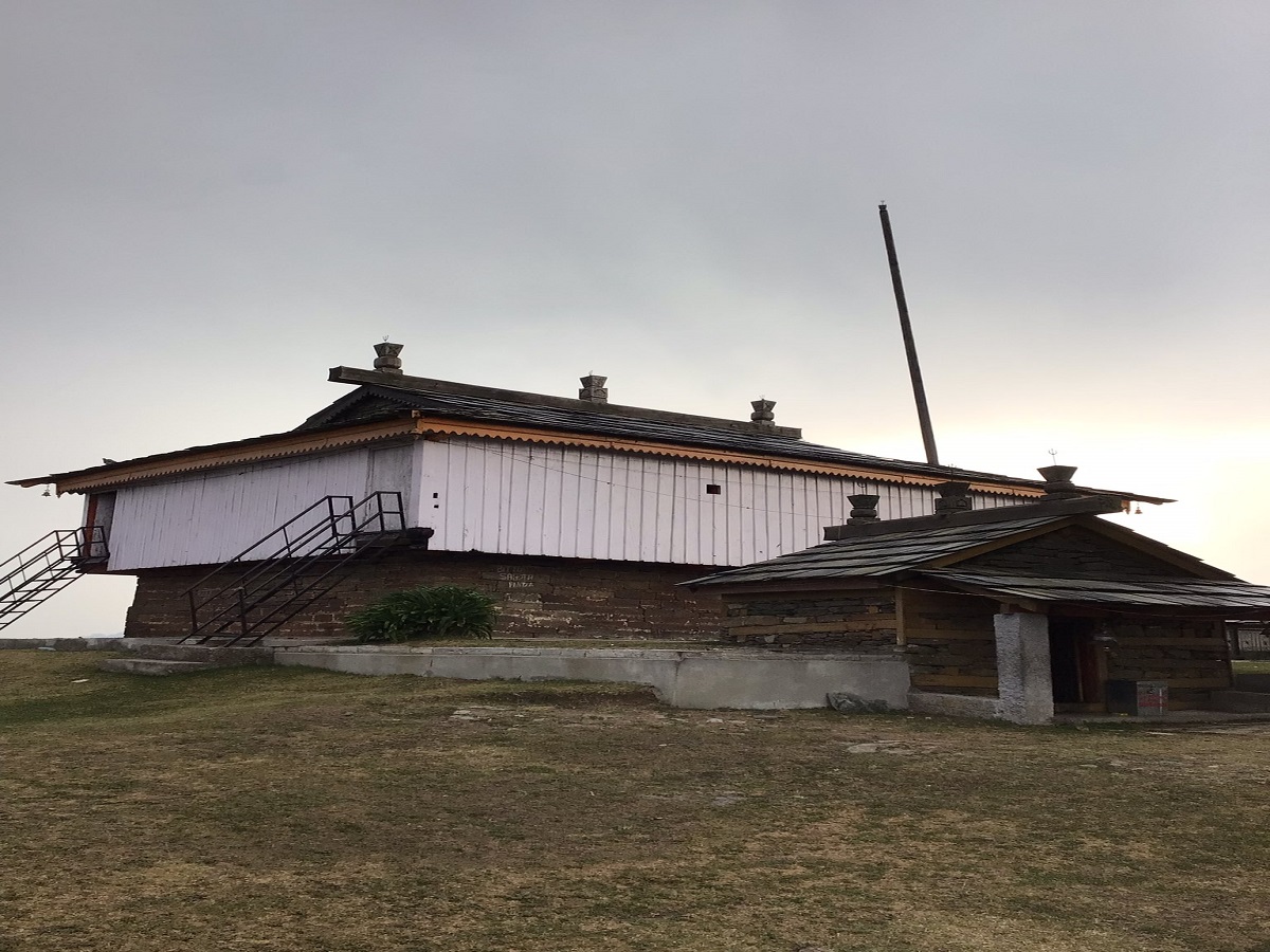 Bijli Mahadev Temple, Kullu: कुल्लू का रहस्यमयी मंदिर, जहां हर 12 साल में शिवलिंग पर गिरती है आकाशीय बिजली - Photo Gallery