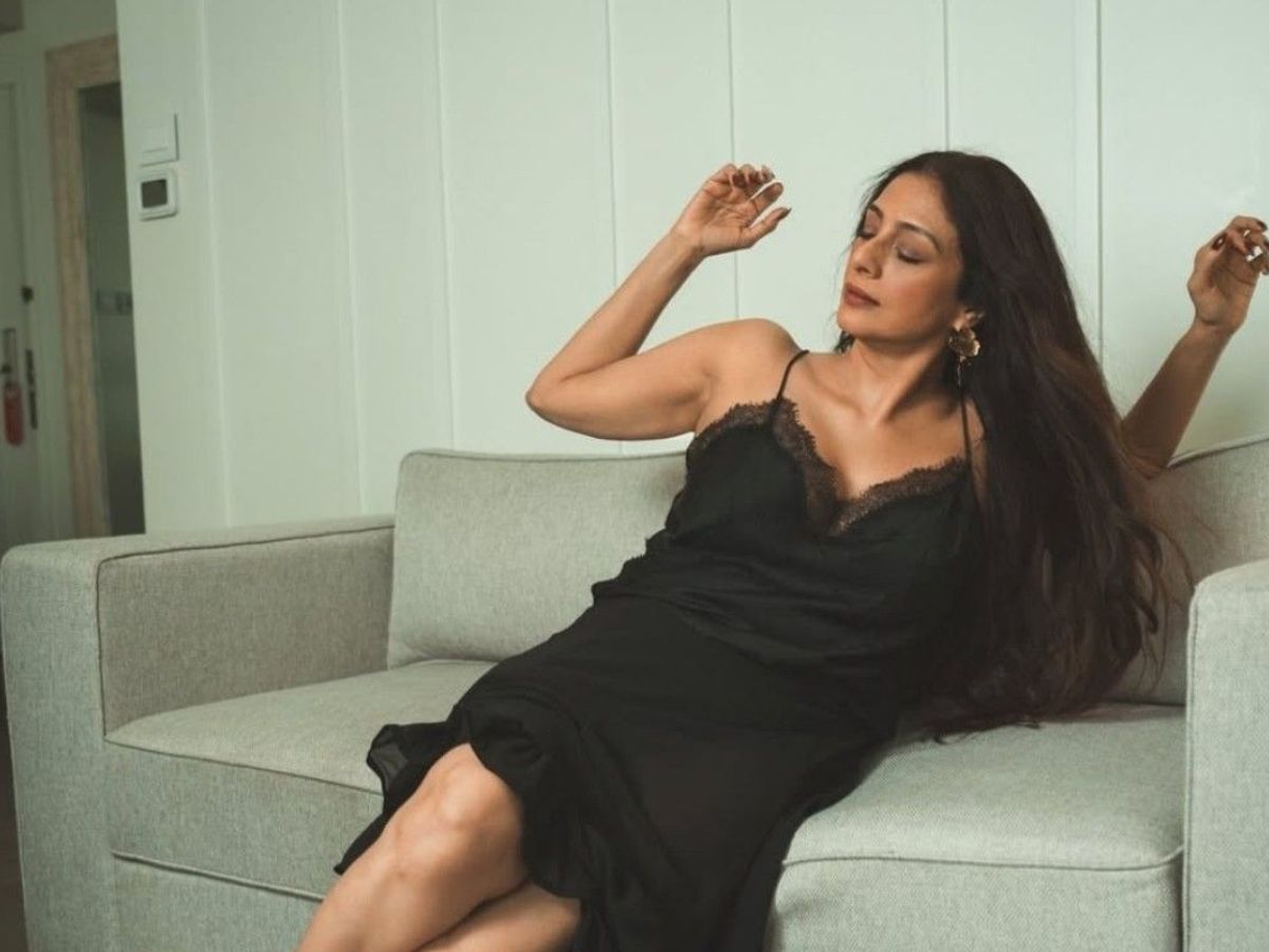 नीना गुप्ता से लेकर ऐश्वर्या राय तक बॉलीवुड की ये हसीनाएं देती है उम्र को मात - Photo Gallery