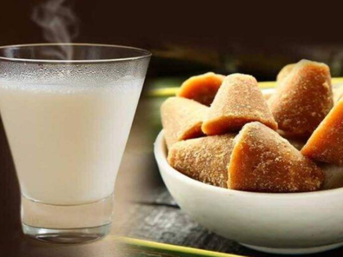 सावधान! दूध के साथ इन चीज़ों का सेवन कर सकता है शरीर को बीमार - Photo Gallery