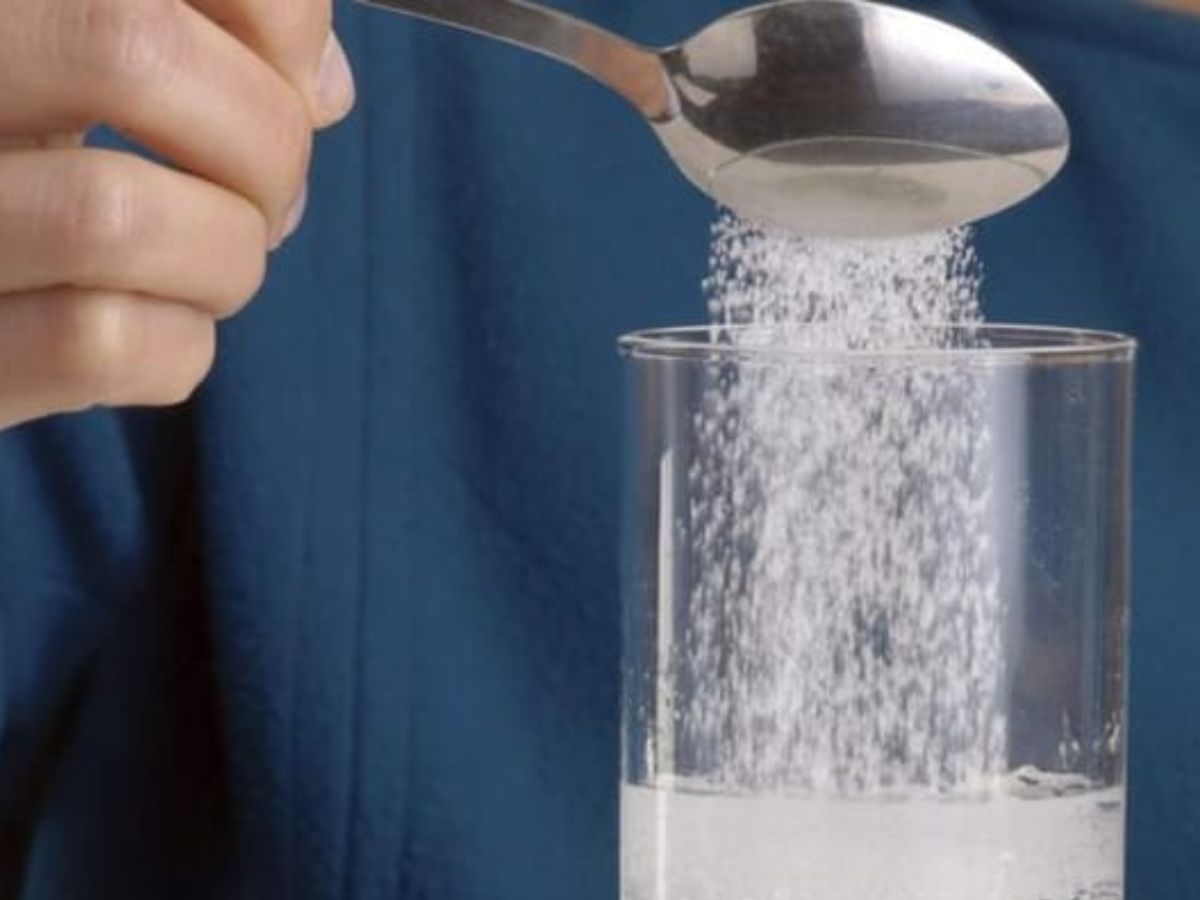 सावधान! दूध के साथ इन चीज़ों का सेवन कर सकता है आपकी सेहत बर्बाद - Photo Gallery