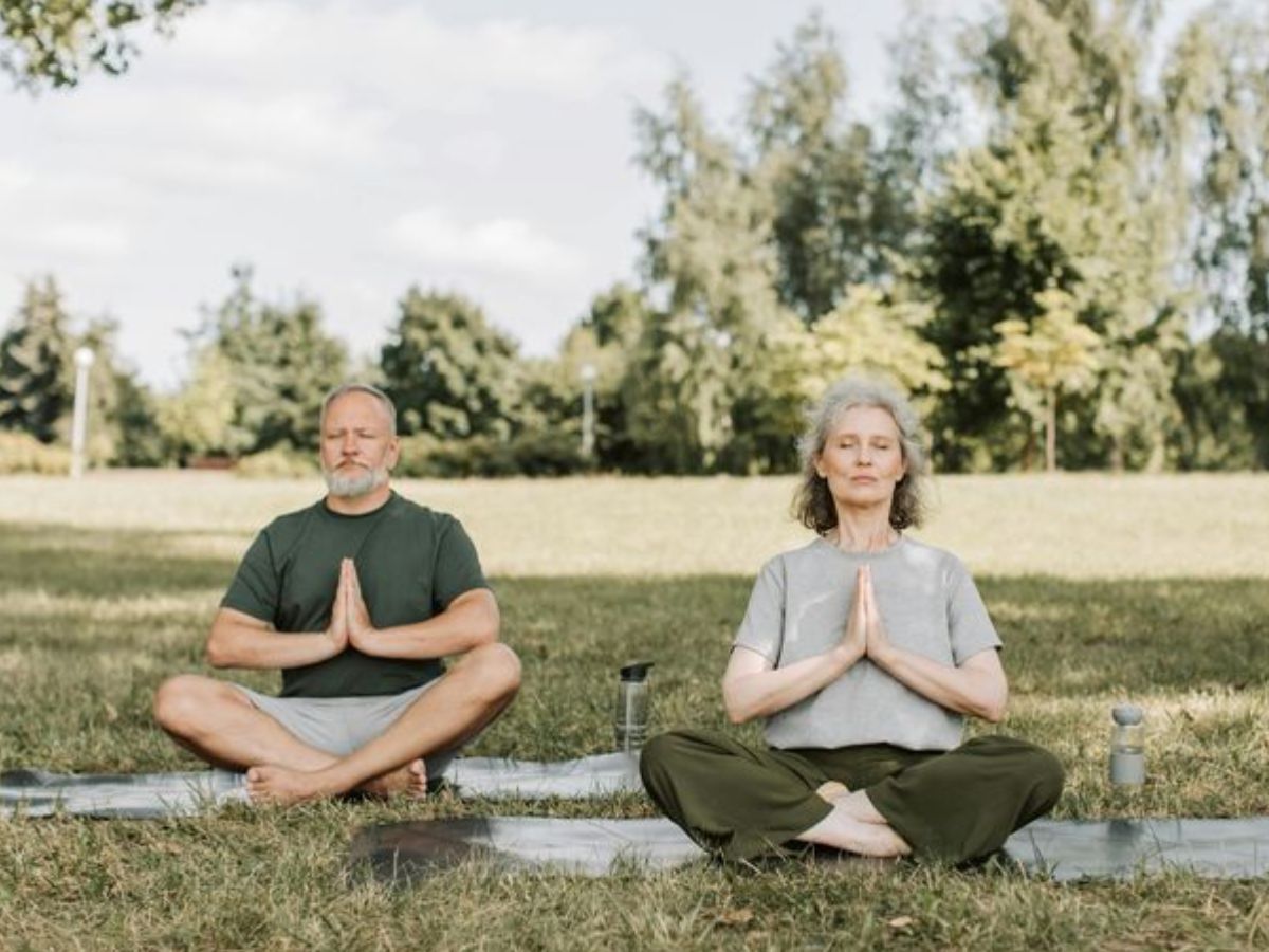 7 Stretches Can Fix Your Problem: अगर ऑफिस की कुर्सी पर बैठकर अकड़ जाता है आपका भी  शरीर तो ट्राइ करे ये स्ट्रेंचिंग एक्सरसाइज - Photo Gallery