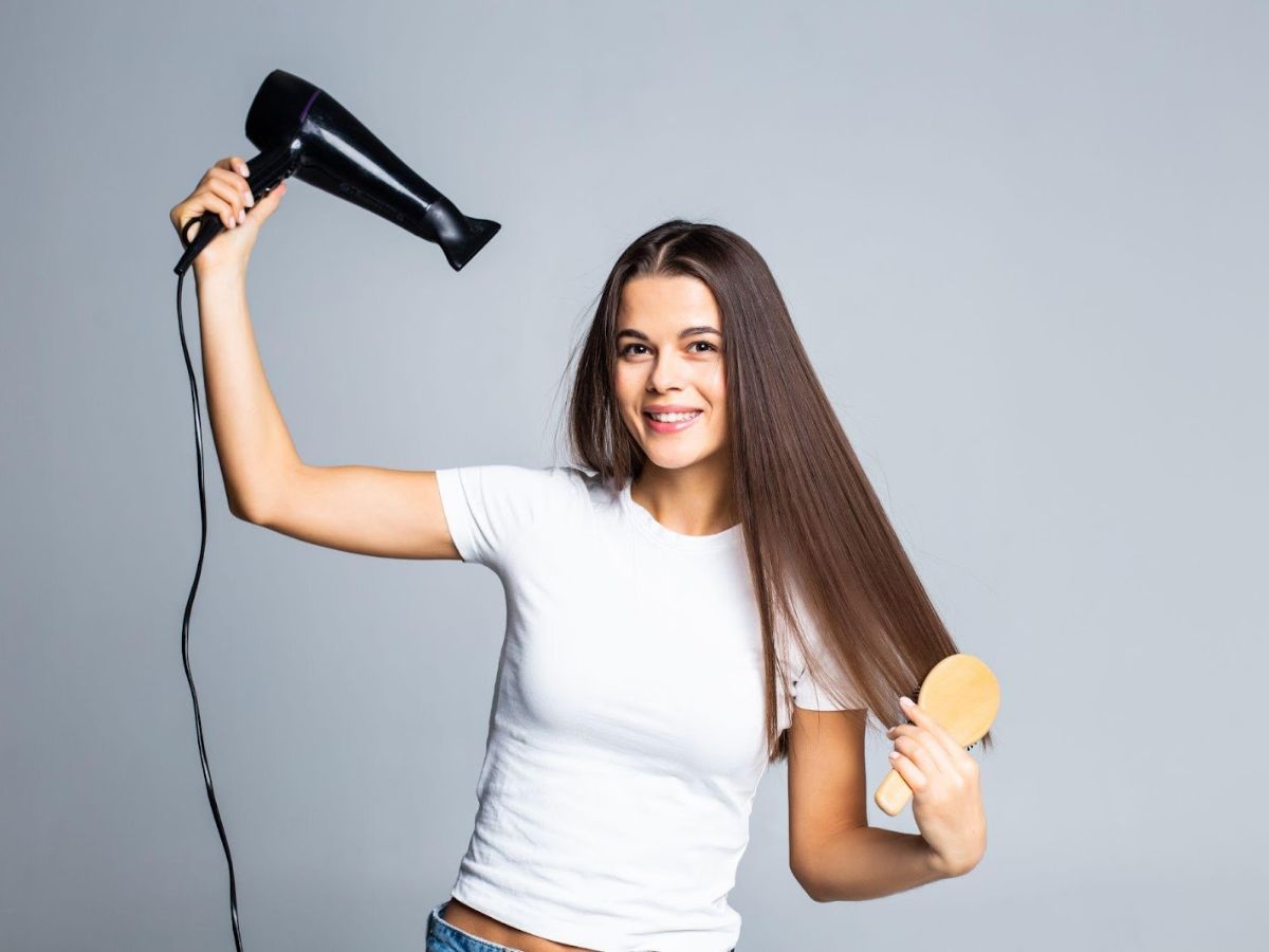 Monsoon 2025: मानसून में चाहिए फ्रिज फ्री बालों से छुटकारा ? तो अपनाए ये कुछ घरेलू नुस्खे जो है बिल्कुक देसी । - Photo Gallery