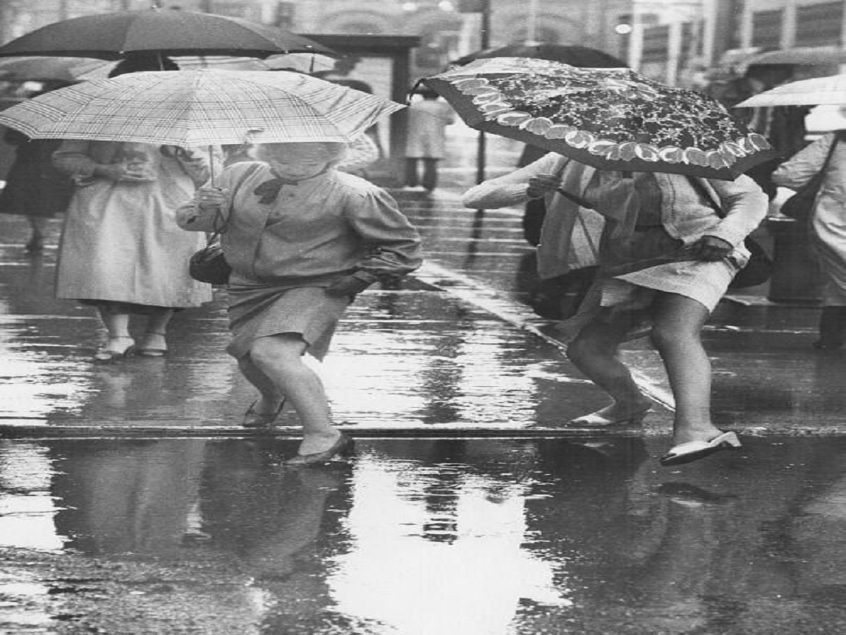 Rainy Day Outfit Ideas: बरसात के दिन के लिए आउटफिट आइडियाज, जानिए उनके नाम - Photo Gallery