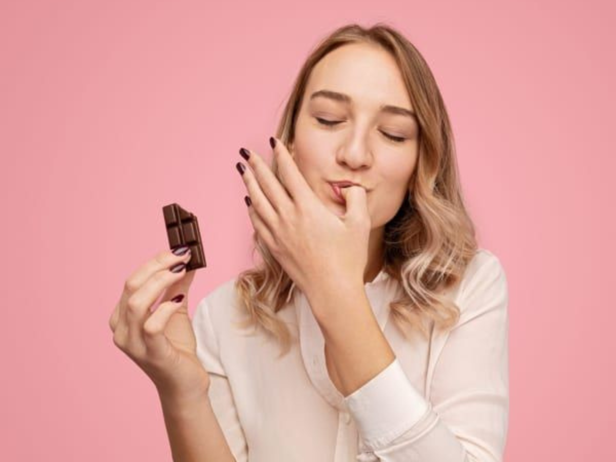 7 Benefits Of Eating Dark Chocolate : आप भी डार्क चॉकलेट खाए और अपने शरीर को सवस्थ बनाए - Photo Gallery