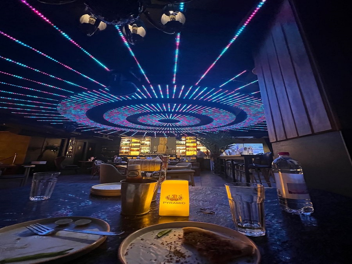 क्या आप भी नहीं गए है अब तक इन सेलेब्रिटी के रेस्टोरेंट्स में? तो आज ही जाए - Photo Gallery