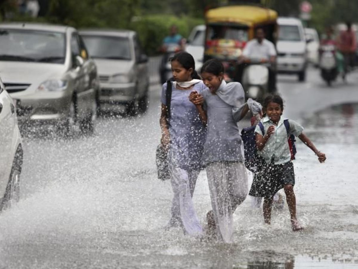 Safety Tips For Monsoon: बारिश के मौसाम मे रखें इन कुछ बातों का खासकर ध्यान - Photo Gallery