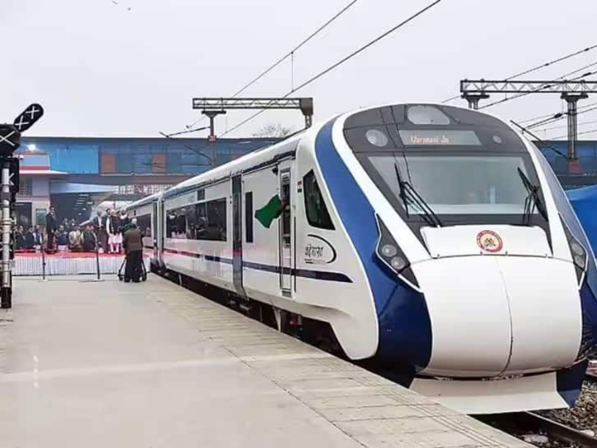 Vande Bharat : आप भी जाने आखिर क्या है वंदे भारत ट्रेन में ऐसा जादू , सुनकर आप भी हो जओगे हैरान - Photo Gallery
