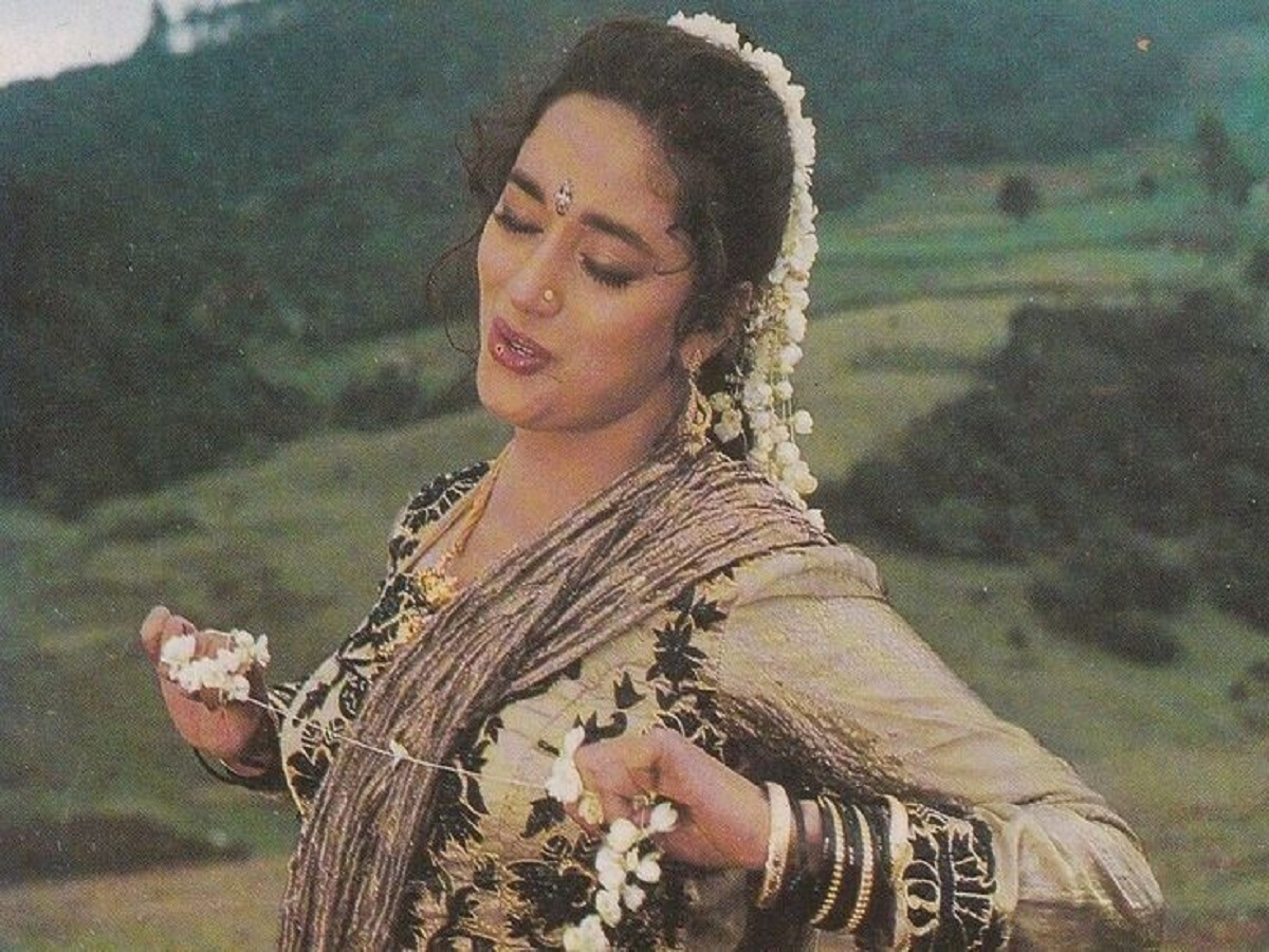 Top Movies Of Madhuri Dixit: आप भी जरूर देखे धक-धक गर्ल की ये फेमस फिल्में - Photo Gallery